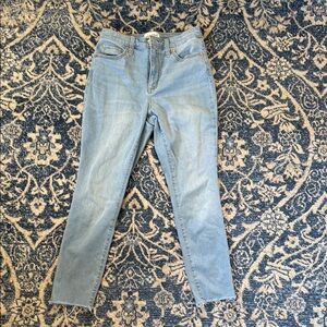 Universal Thread Blue Straight Leg Jeans Timeless Style Size 4